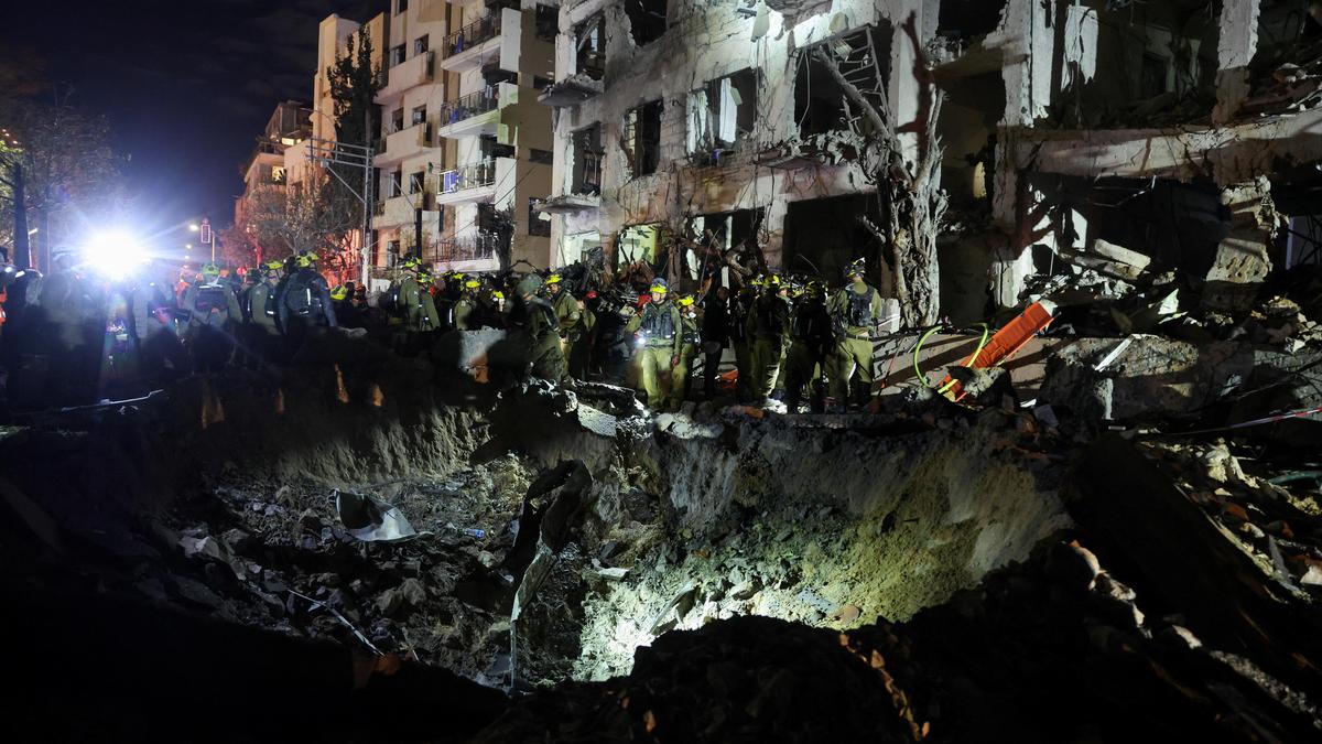 Iran Guards Say Targeted Israeli Bases, Defence Ministry in New Wave of Attacks