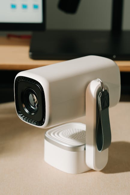 Smart Home Cinema: the Advantages of a Portable Mini Projector
