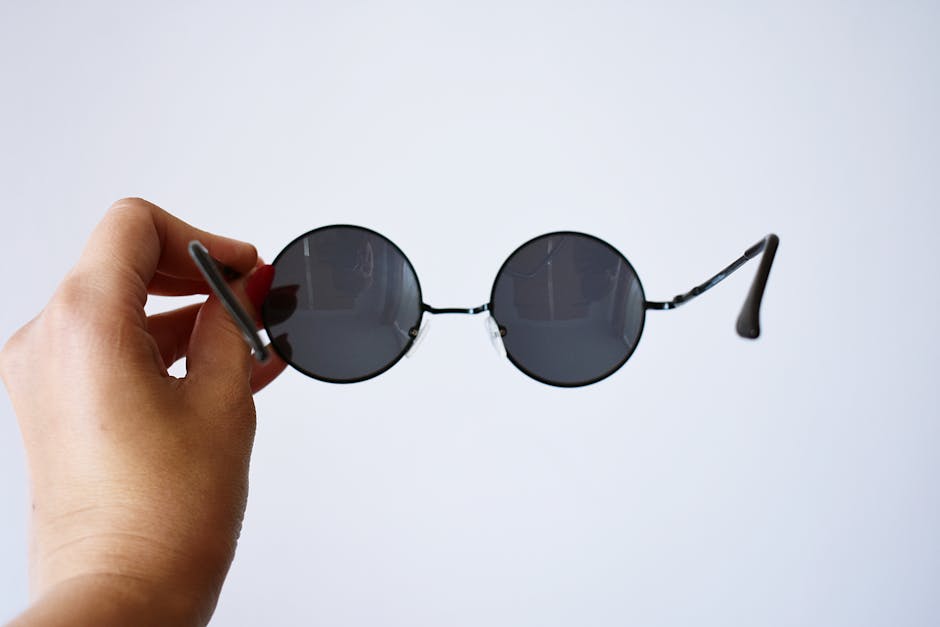 Beat Glare and Heat: Essential Cooling Sunglasses Features