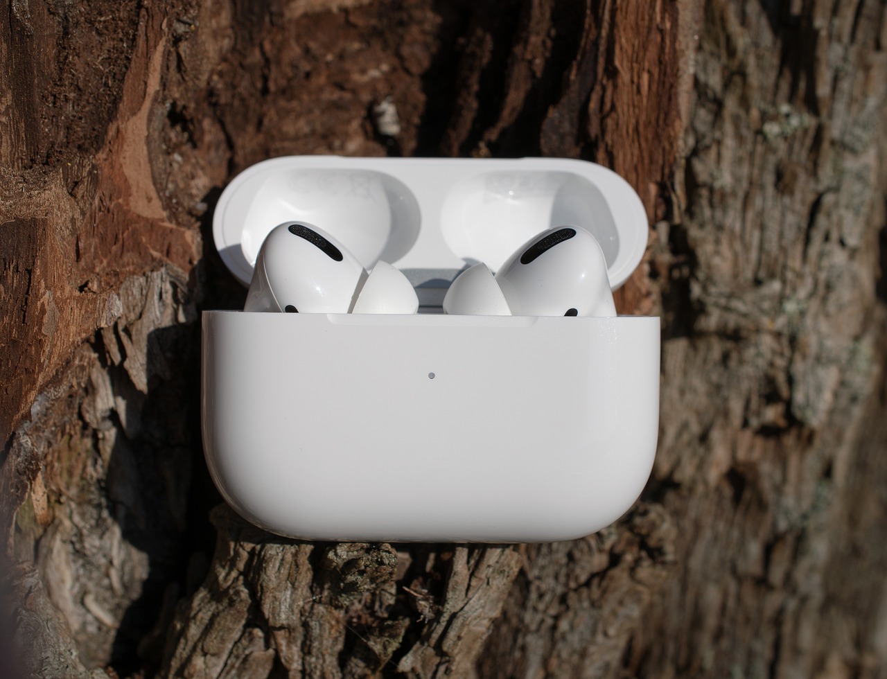 Transform Your Calls: Best Earbuds for Eliminating Background Noise