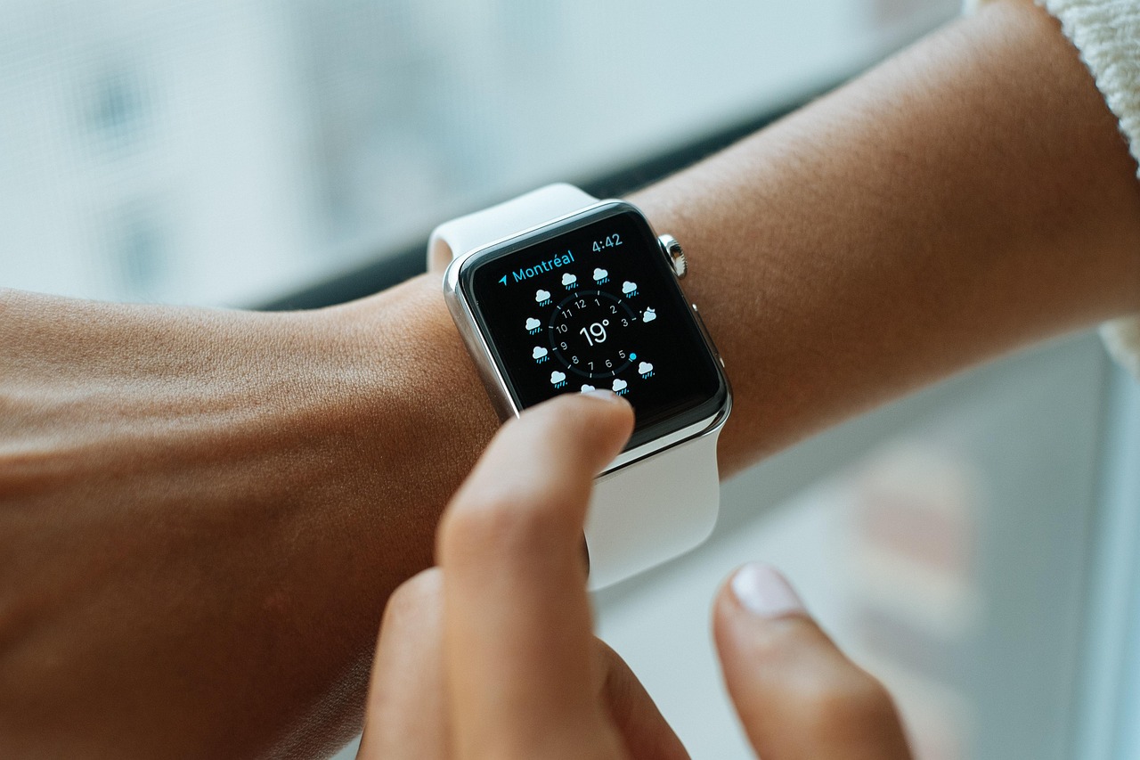 Smartwatch Under 3000: Essential Features to Look For