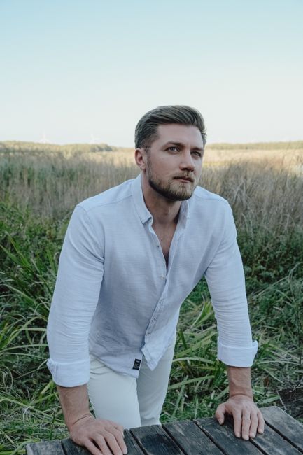 Invest in Comfort: The Best Linen Shirts for Summer Days