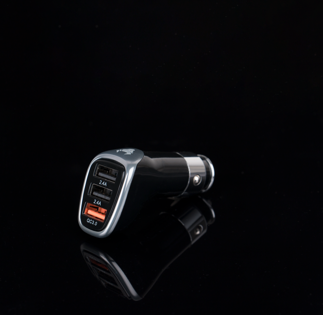 Travel Smart: The Compact Power of a 100W GaN Charger