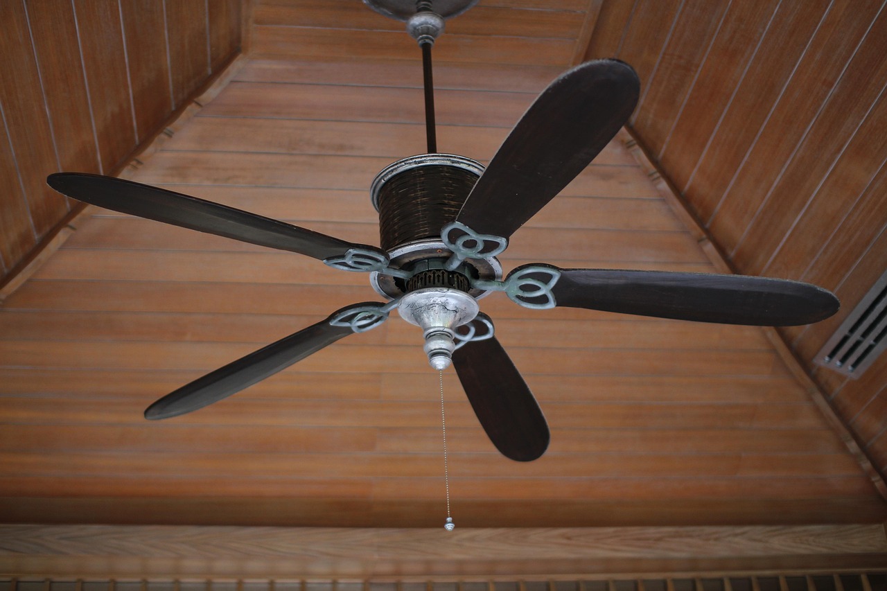 High-Speed Ceiling Fans vs. Standard Fans: What's the Difference?