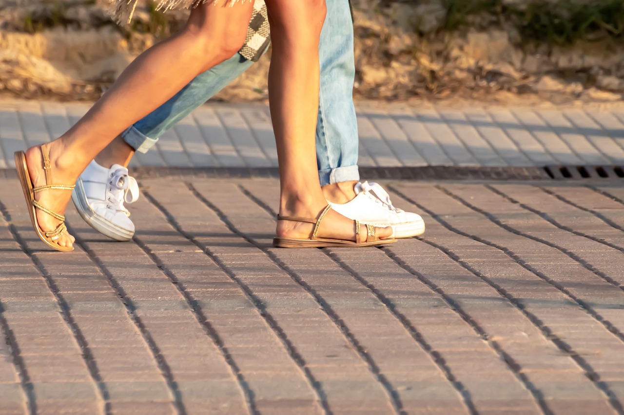 Chic & Comfy: Your Ultimate Guide to Flat Sandals for Summer