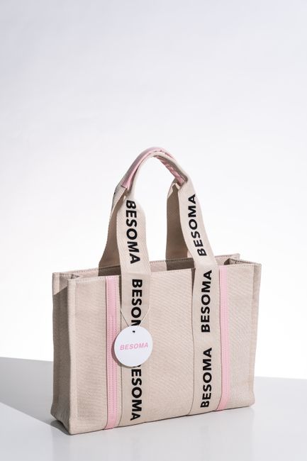 Stylish & Functional: Summer Tote Handbags for the Savvy Traveler