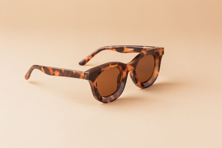 Style & Comfort Combined: Lightweight Sunglasses for Her