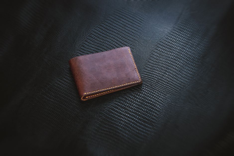 The Art of Simplicity: Exploring Slim Leather Wallets for Men