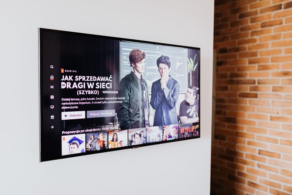 Smart TV Buying Guide: What to Look For in 2024