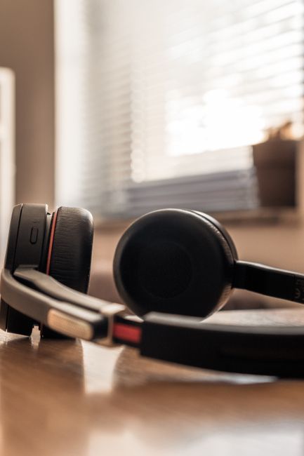 Find Your Quiet: Top Noise Cancelling Earbuds for Phone Calls