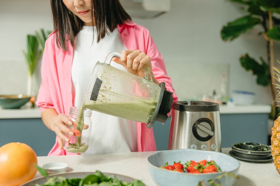 Get Creamy Smoothies with this 750W 3 Jar Mixer Grinder