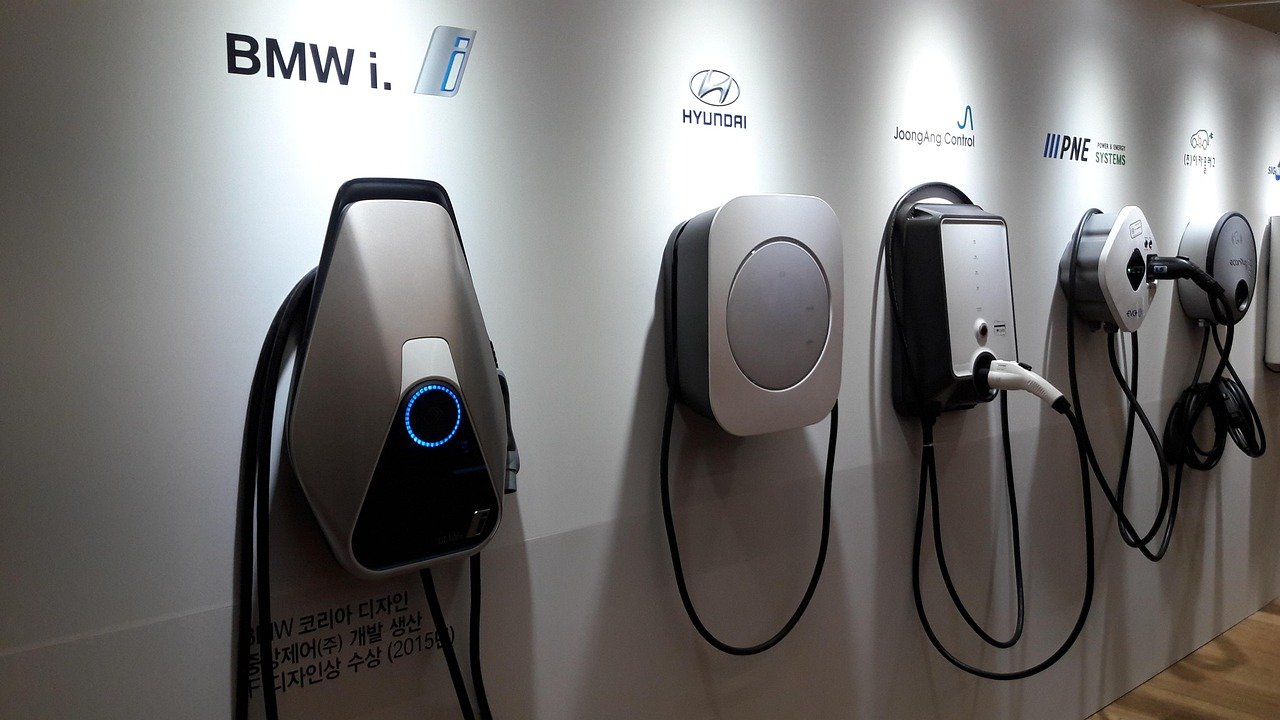 Are Fast Chargers Safe for Your Battery? An Expert Opinion