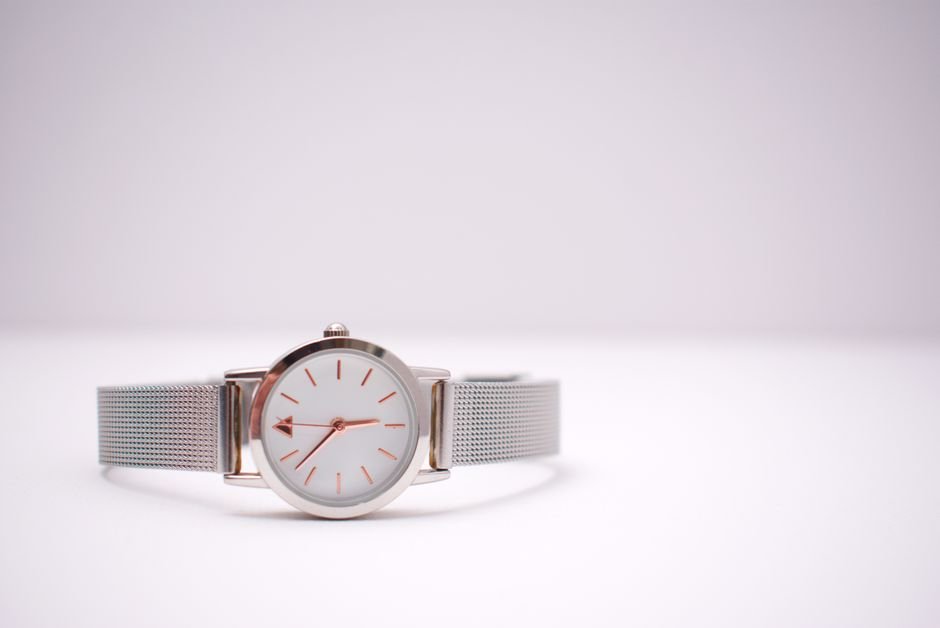Smartwatch Ecosystems: Apple Watch vs. Wear OS