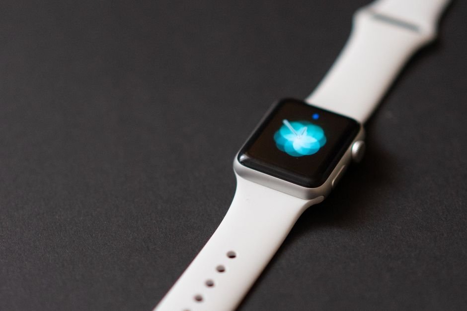 Smart Band Features Every Summer Sports Enthusiast Needs