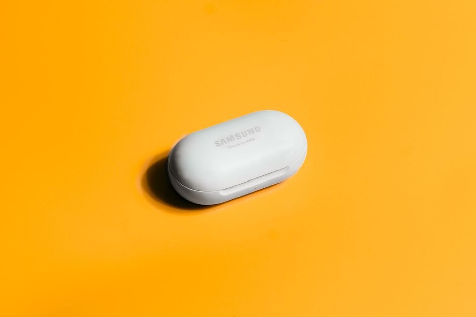 Crystal Clear Audio: Exploring Noise Cancelling Earbuds