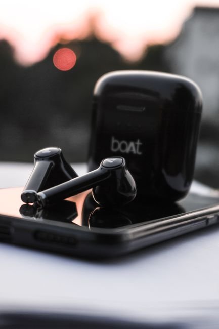 boAt Airdopes [Latest Model Name] vs. Competitors: A Head-to-Head