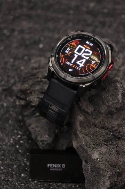 AMOLED Smartwatch for Men: Durability Meets Display