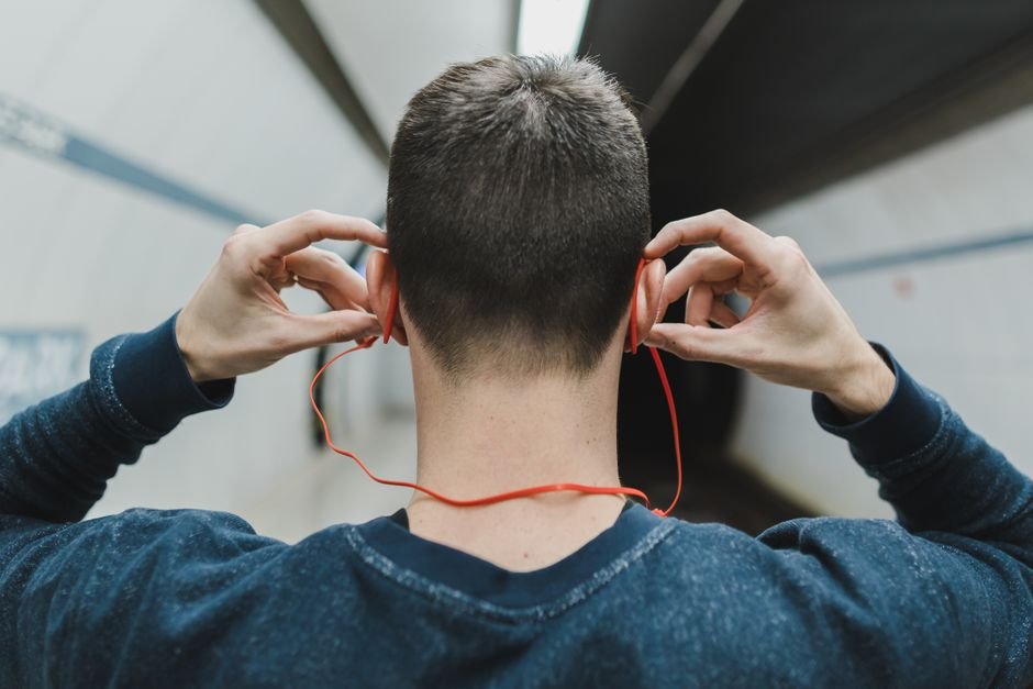 Budget Bliss: Top Neckband Earphones Under 1500 Rupees