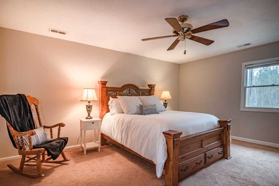 Comparing High-Speed Ceiling Fans vs. Standard Models