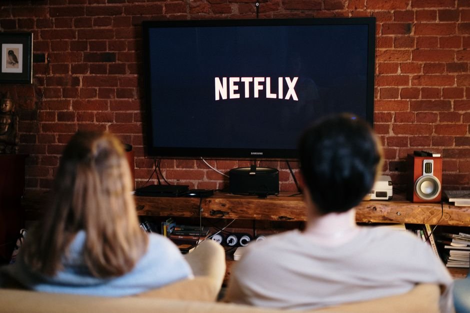 Smart TV vs. Standard TV: Is It Time to Upgrade?