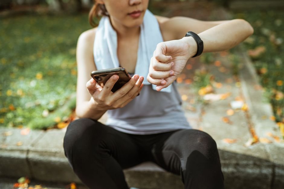 Designed for Her: The Most Innovative Slim Fitness Smartwatches