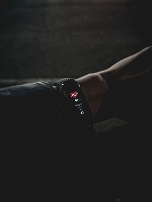 Smartwatch Technology: Heart Rate & SpO2 for Men & Women