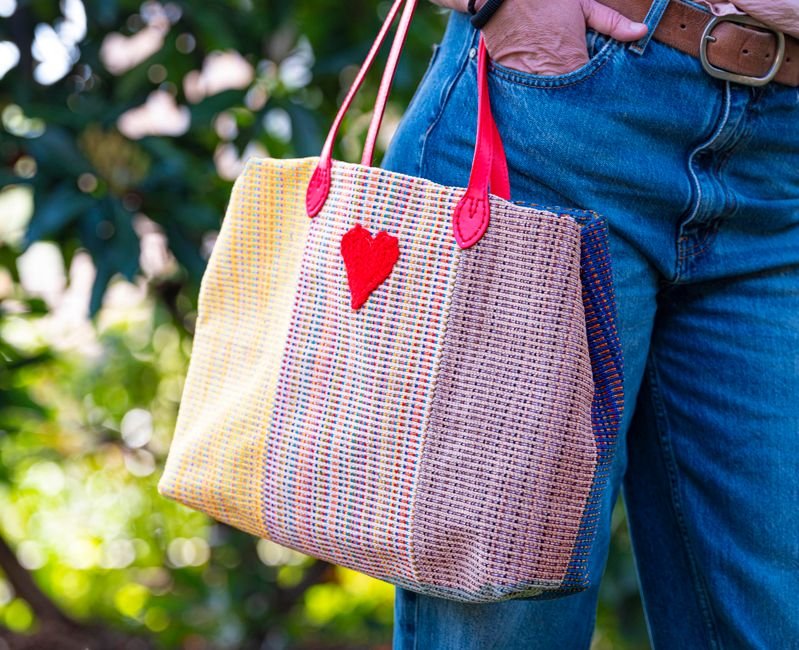The Ultimate Summer Tote: Your Perfect Travel Companion