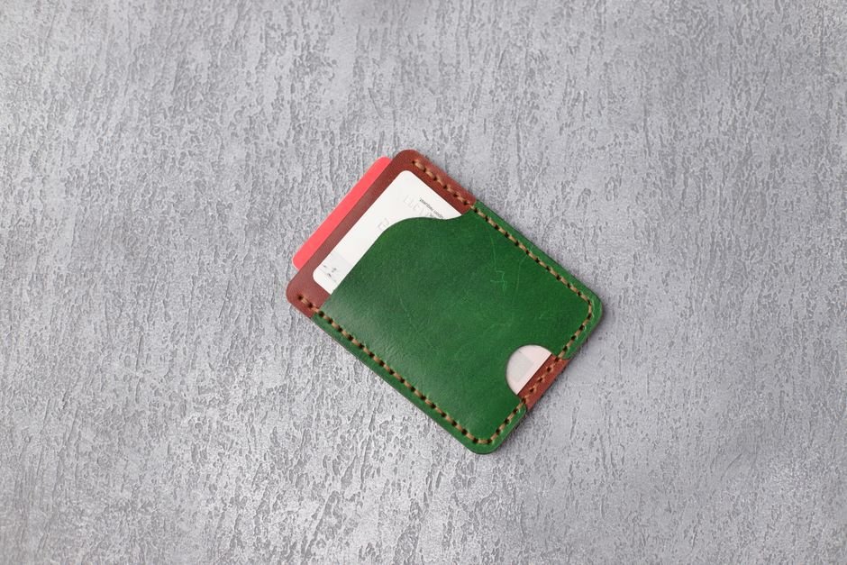 The Modern Man's Essential: A High-Quality Slim Leather Wallet