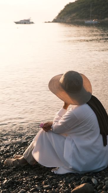 Accessorize Your Summer Wardrobe with a Wide Brim Sun Hat