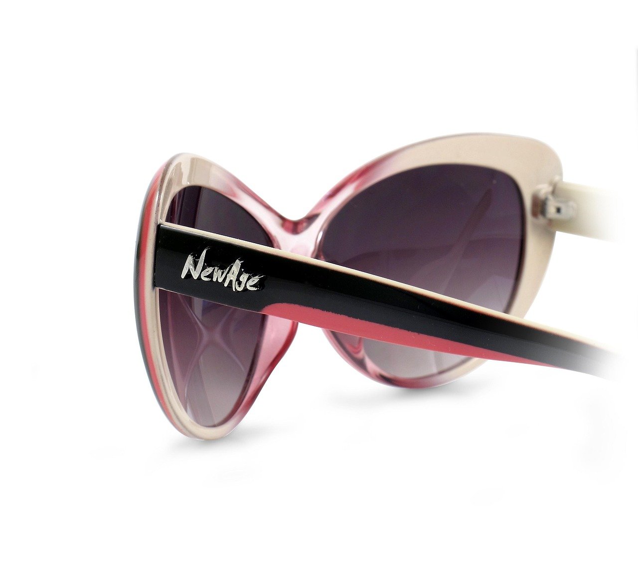 Your Go-To Pair: Lightweight Sunglasses for the Modern Woman