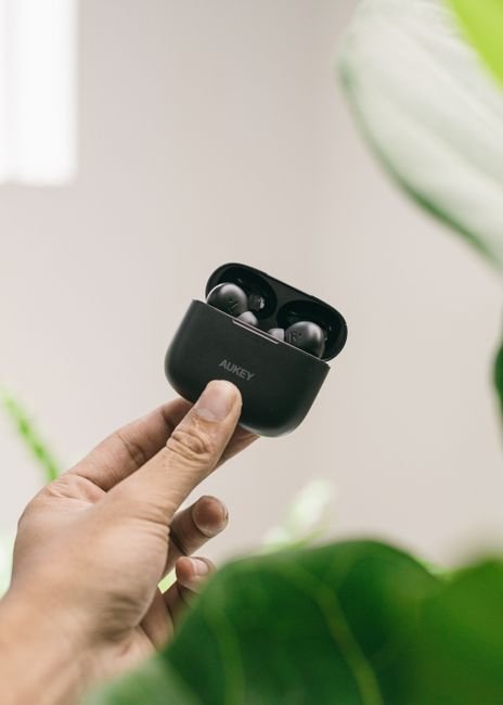 Must-Have Bluetooth Earbuds: Featuring Active Noise Cancellation
