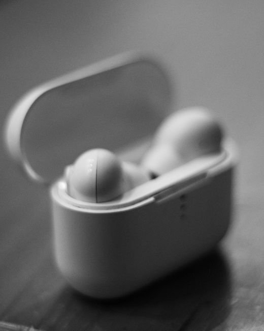 Escape the Noise: Highly-Rated Wireless Earbuds with Noise Cancellation
