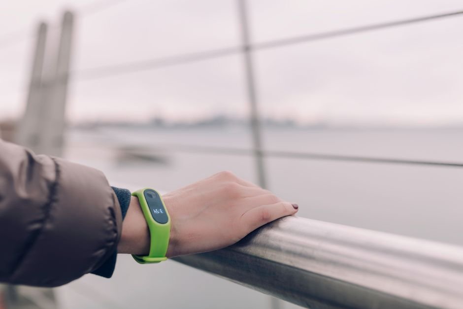Beyond Basic: Feature-Rich Slim Smartwatches for Women's Health