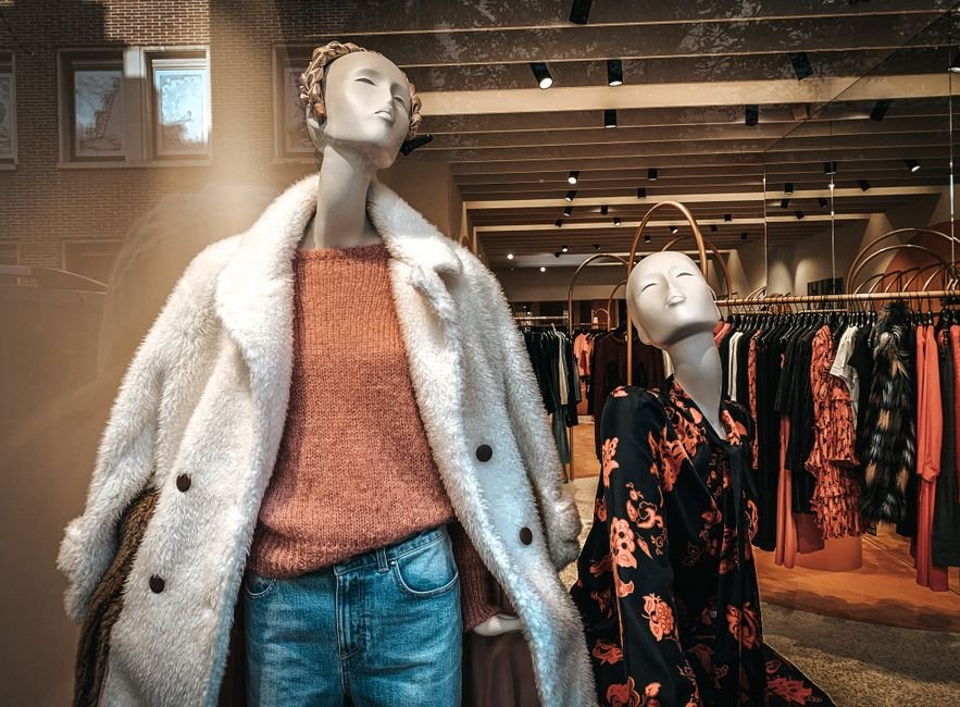 Summer Fashion 2024: Must-Have Women's Collection Trends