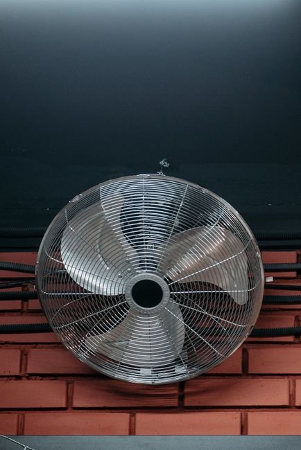 Effortless Summer Cooling: Discover the Benefits of High-Speed Ceiling Fans