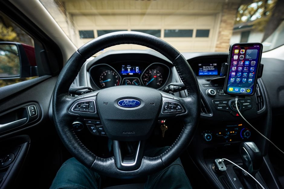 Best Car Dashboard Mobile Holders: Secure Your Phone on the Go
